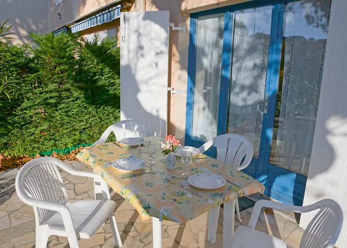 Semesterbostad Holiday Home Le Domaine D'Azur-1 By Interhome Le Lavandou